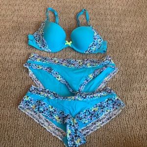 Victoria’s Secret bra and panty set never worn